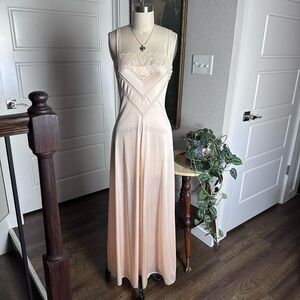 Vintage 70s 80s Henson Kickernick light peach pink maxi long night gown Size M